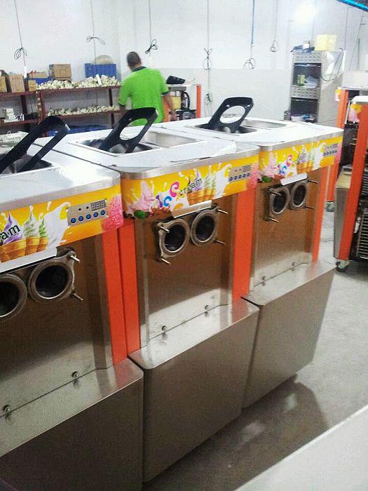 22L / H Twist Flavor Ice Cream Making Machines For Dessert Shop