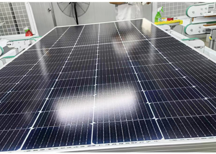 3 Phase Hybrid Inverter 560W Solar Panel System With Completed Set