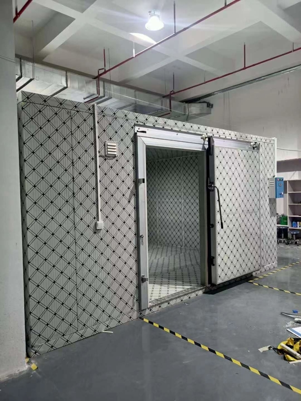 Hard Polyurethane Foam Cold Storage Room For Vegetable / Fruit / Meat / Fish And Air Cooling Approach