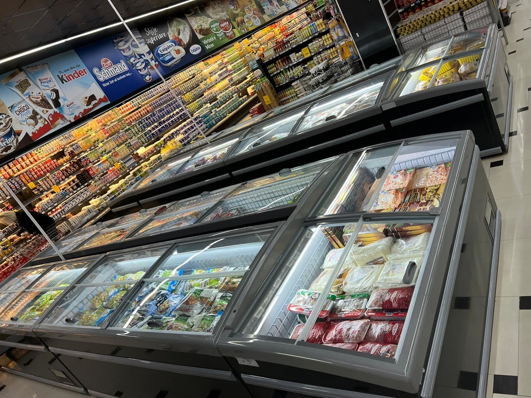 Direct Cooling System Commercial Display Freezer With -18--22°C Temperature And 630L Volume