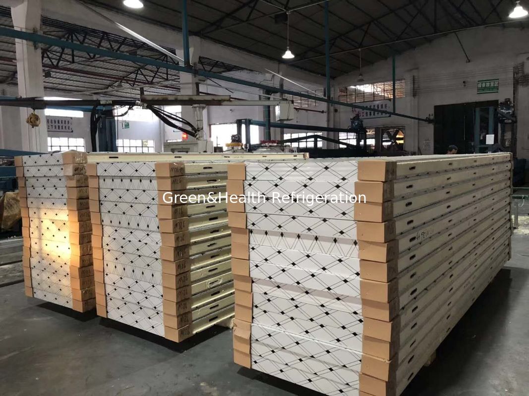 Hinge Or Sliding Door PU Sandwich Panel For Cold Room With -45~20℃ 42kg/㎡