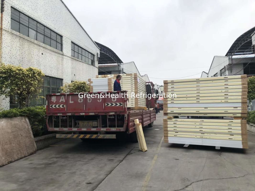 Hinge Or Sliding Door PU Sandwich Panel For Cold Room With -45~20℃ 42kg/㎡
